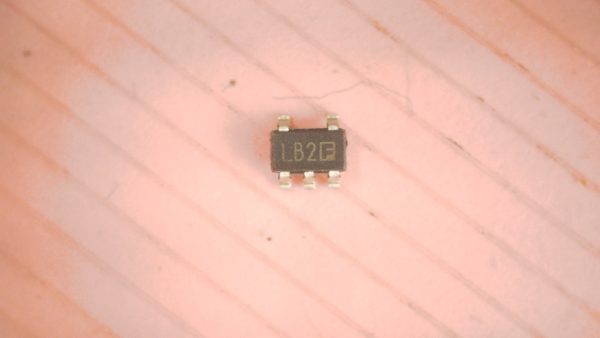 RT9193-33GB/ LB2F SET BOX IC - Image 4